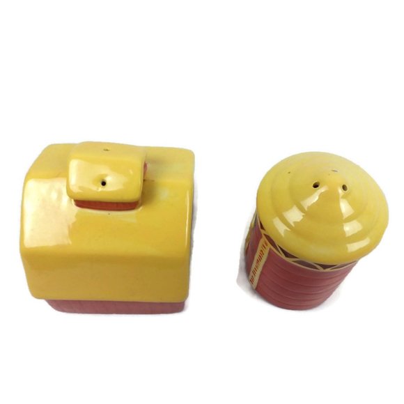 John Deere Farm Barn & Silo Ceramic Salt and Pepper Shakers Set - Picture 6 of 8